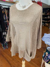 Load image into Gallery viewer, Cindy G Knitted and Crochet Tops in Various Styles and Colours - One Size
