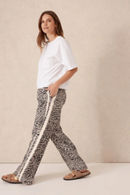 Load image into Gallery viewer, Ceres Leopard relaxed draw string linen Pant
