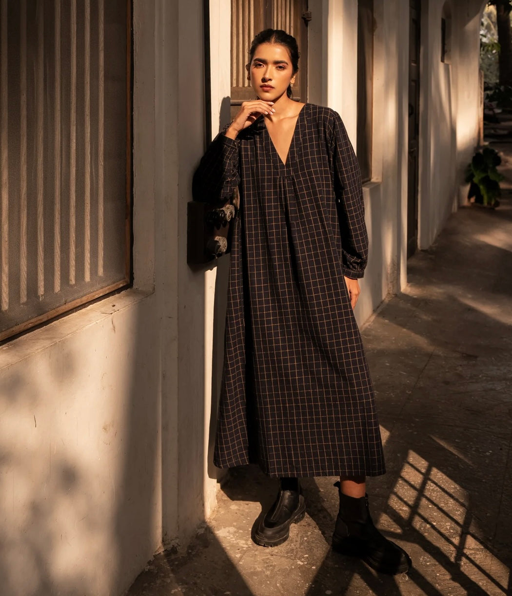 AKIMI Dress in Navy Check