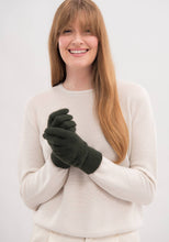 Load image into Gallery viewer, Cosy Gloves from Untouched World
