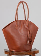 Load image into Gallery viewer, WINGED TOTE WALNUT
