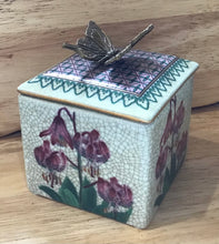 Load image into Gallery viewer, trinket box-butterfly-ceramic-homewares-gift-jewellery-antique finish
