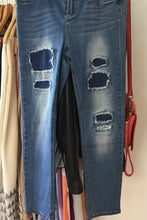 Load image into Gallery viewer, ew London Jeans RAUND JEANS IN STRETCH DARK DENIM WITH RIPPED DETAIL ON LEGS
