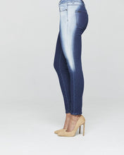 Load image into Gallery viewer, New London Jeans SLOANE JEANS IN STRETCHED WASHED  DENIM
