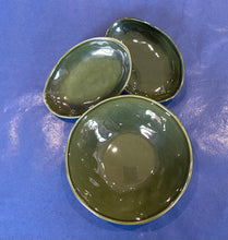 Load image into Gallery viewer, Oval Dish in olive
