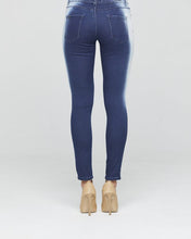 Load image into Gallery viewer, New London Jeans SLOANE JEANS IN STRETCHED WASHED  DENIM
